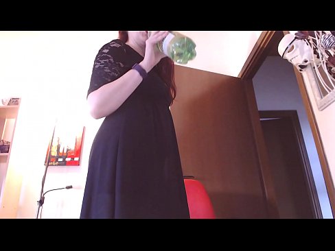❤️ Un escravo sumiso que adora as bragas sucias e deliciosas vese obrigado a masturbarse despois de ver este vídeo! Super sexo en nós ☑
