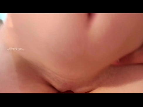 ❤️ Durmindo no cuarto da miña irmá e así espertei Super sexo en nós ☑