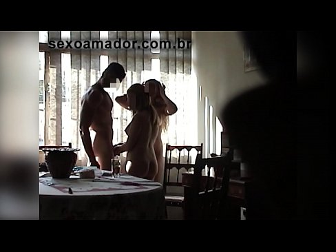 ❤️ Os amigos sexuais invitan a un home xigante e a un trío con el Super sexo en nós ☑