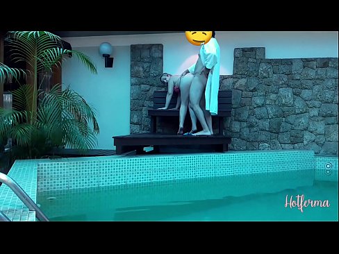 ❤️ O xefe invita a criada á piscina, pero non puido resistirse a un quente Super sexo en nós ☑